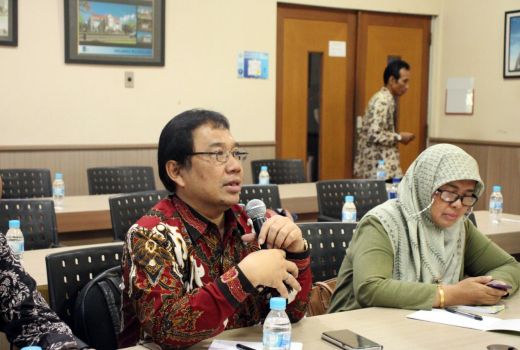 Terima Pin Emas, Guru Besar UGM Berkontribusi di Dunia Insinyur - GenPI.co JOGJA