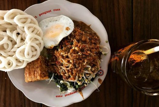 Lezatnya Sego Pecel Langganan Presiden Jokowi di SGPC Wiryo - GenPI.co JOGJA