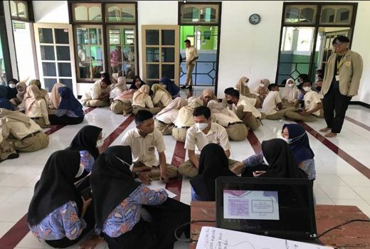 Kece! Mahasiswa KKN UGM Latih Siswa Kuasai Teknologi Digital - GenPI.co JOGJA
