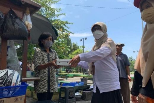 Baznas Kulon Progo Bagi-bagi Ribuan Nasi Kotak ke Warga - GenPI.co JOGJA