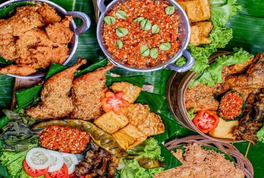 Menu Lezat Ayam Bumbu Kuning Cak Gembong di Sleman, Bikin Laper! - GenPI.co JOGJA