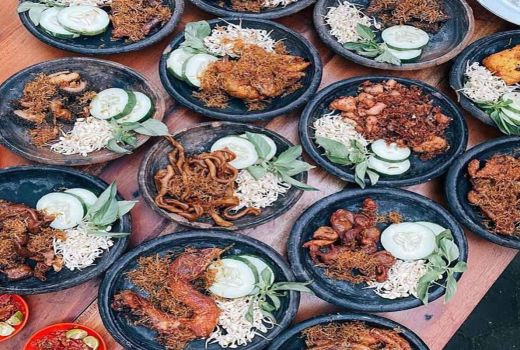 Waroenk Mas Bejo di Sleman, Ada Nasi Bumbu Hitam! - GenPI.co JOGJA