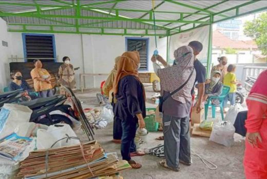 Manfaatkan Bank Sampah, Warga di Yogyakarta Tingkatkan Ekonomi - GenPI.co JOGJA