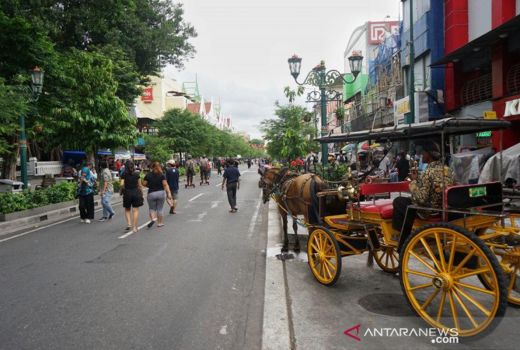 Liburan, Personel Satpol PP Yogyakarta Pelototi Prokes Turis - GenPI.co JOGJA