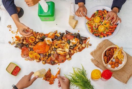 Terminal Kepiting di Sleman, Sensasi Makan Seafood di Dalam Bus - GenPI.co JOGJA
