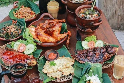 Resto Mbah Bayan di Sleman, Ayam Bakar Madunya Bikin Ngiler! - GenPI.co JOGJA