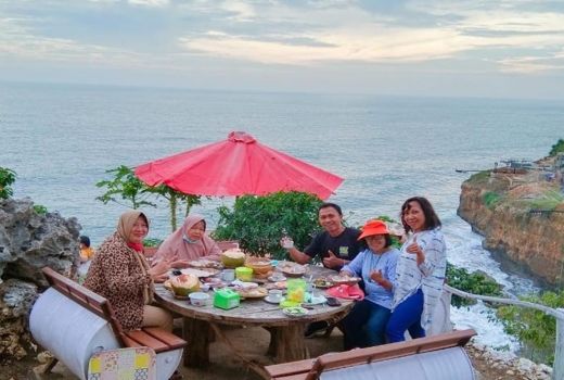 Taman Watu Cafe di Gunungkidul, Tawarkan Pemandangan Eksotis! - GenPI.co JOGJA