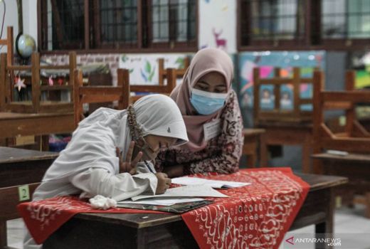 Covid-19 di Yogyakarta Meledak, Siswa Kembali Belajar di Rumah - GenPI.co JOGJA