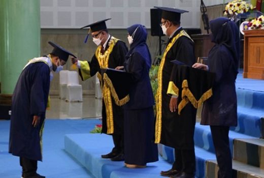 Transisi, UII Wisuda Lulusannya Secara Luring dan Daring - GenPI.co JOGJA