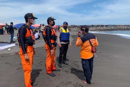 SAR Hentikan Pencarian Turis Terseret Ombak Pantai Glagah - GenPI.co JOGJA