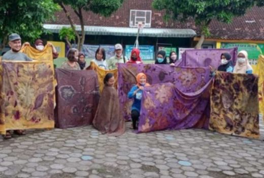 Terdampak Pandemi, Warga Yogyakarta Berlatih Bikin Batik Ecoprint - GenPI.co JOGJA