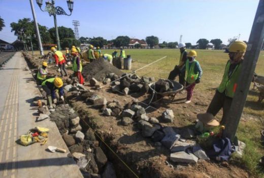 Rawat Aset, Keraton Yogyakarta Ganti Material Alun alun Utara - GenPI.co JOGJA