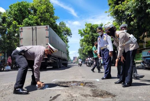 Bupati Sleman Imbau Warga Lapor Jika Temukan Jalan Rusak - GenPI.co JOGJA