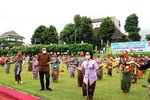 200 Perempuan Berbusana Kebaya Menari di Balai Kota Yogyakarta - GenPI.co JOGJA