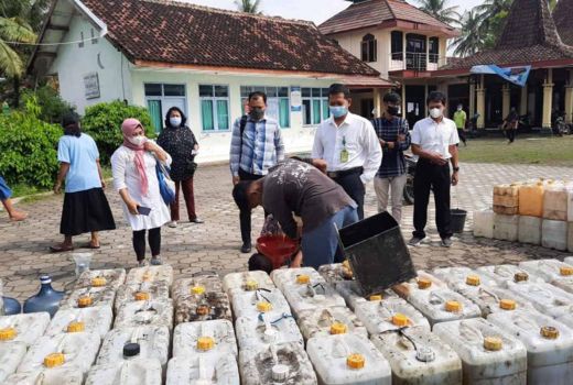 Duh, Pedagang di Pasar Kulon Progo Jual Minyak Goreng di Atas HET - GenPI.co JOGJA