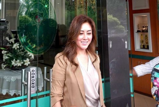 Kabar Mantan Suami punya Gandengan, Dhena Devanka: Nggak Apa - GenPI.co JOGJA