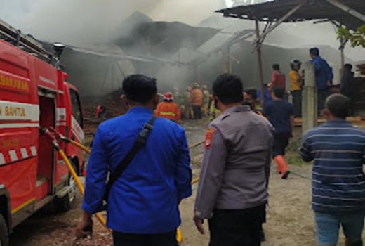 Pabrik Pengolahan Kayu di Bantul Terbakar, Kerugian Ratusan Juta - GenPI.co JOGJA