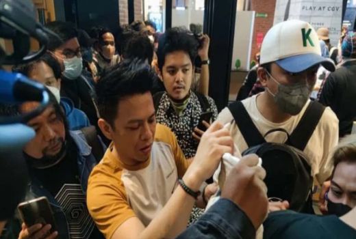 Ariel Noah Ungkapkan Hal Ini Soal Ray Prasetya Cium BCL - GenPI.co JOGJA