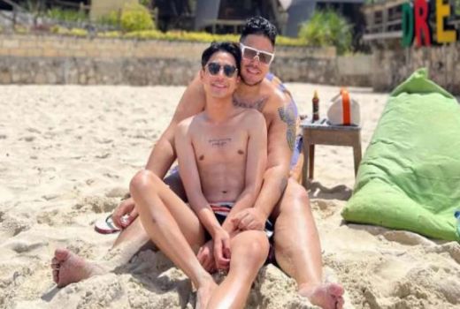 Heboh, Ivan Gunawan Unggah Foto Dekap Pria Tak Pakai Baju - GenPI.co JOGJA
