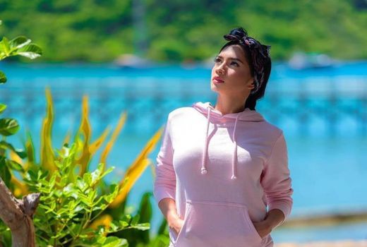 Hot Mama, Penampilan Angel Karamoy Membuat Pria Terpesona - GenPI.co JOGJA