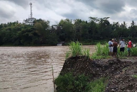 Cari Ikan, Ariska Hilang Terseret Arus Sungai Progo Kulon Progo - GenPI.co JOGJA