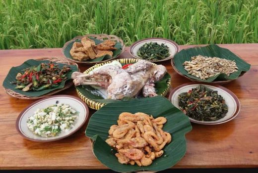 Lezatnya Ingkung Mbah Cempluk di Bantul, Gurih Banget! - GenPI.co JOGJA