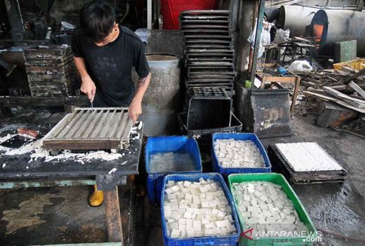 Perajin Tahu di Kulon Progo Resah Kedelai dan Minyak Goreng Mahal - GenPI.co JOGJA