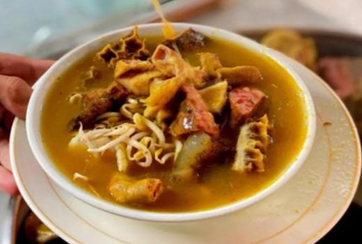 Lontong Kikil Pak Yanto di Yogyakarta, Porsi Jeroannya Melimpah! - GenPI.co JOGJA