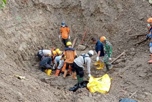 2 Korban Tanah Longsor di Gunungkidul Ditemukan Tewas - GenPI.co JOGJA