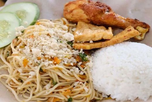 Mie Gomu di Yogyakarta, Tawarkan Menu Mie Penyetan Pedas! - GenPI.co JOGJA