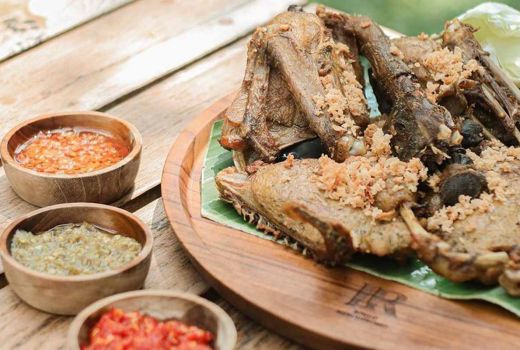 Joglo Resodinomo di Yogyakarta, Bebek Gorengnya Bikin Ngiler! - GenPI.co JOGJA