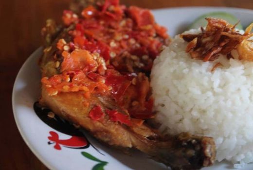 Resto Bumbu Pawon di Yogyakarta, Ada Menu Nasi Ayam Kepleset! - GenPI.co JOGJA