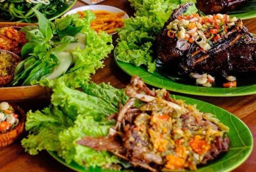 Rumah Makan Pondok Galih di Yogyakarta, Bebek Bakarnya Menggoda! - GenPI.co JOGJA