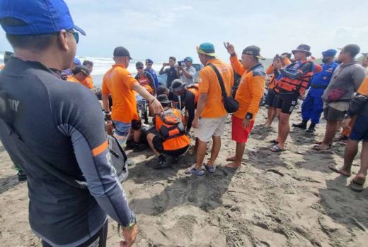 Wisatawan Terseret Ombak di Pantai Parangtritis Ditemukan Tewas - GenPI.co JOGJA