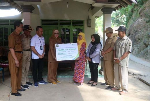 Ahli Waris Petani Penderes di Kulon Progo Dapat Santunan Kematian - GenPI.co JOGJA