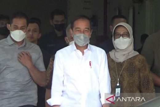 Presiden Jokowi Menjenguk Cak Nun yang Dirawat di RSUP Dr Sardjito Yogyakarta - GenPI.co JOGJA