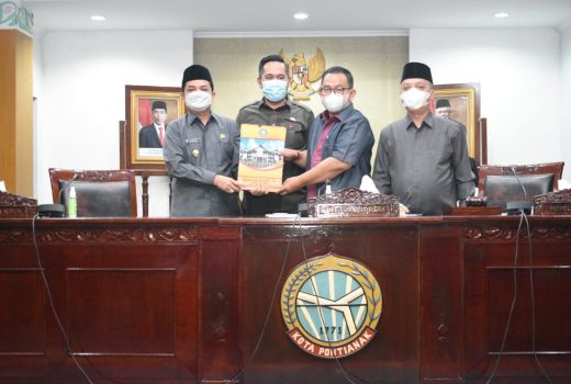 Pemkot Dukung Raperda Smart City dan Penataan PKL - GenPI.co KALBAR