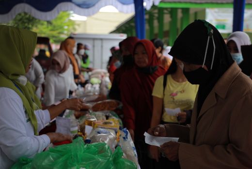 Datang dengan Sepeda, Fatmawati: Hari Ini Beras Saya Habis - GenPI.co KALBAR