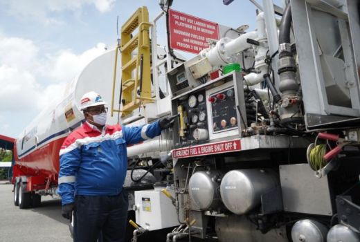 Jorjoran, Pertamina Tambah Stok Semua Jenis BBM di Kalbar - GenPI.co KALBAR