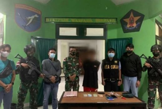 Bawa Sabu Lewat Titik Nol, Law Diamankan Satgas Pamtas - GenPI.co KALBAR