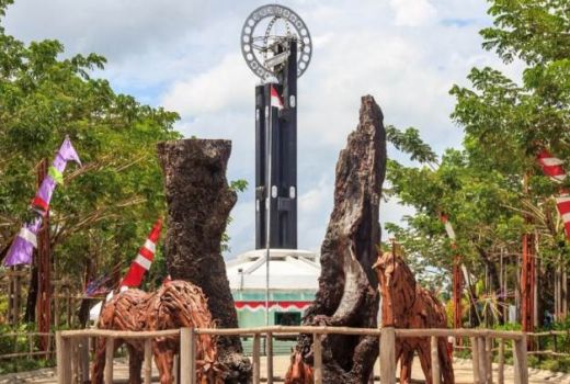 Memburu Hari Tanpa Bayangan di Tugu Khatulistiwa - GenPI.co KALBAR