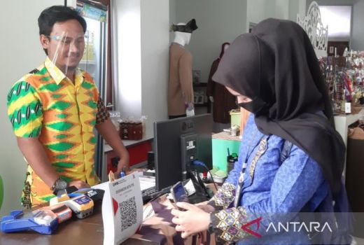 Siap-siap Bayar Pakai QRIS di Dua Pasar Tradisional - GenPI.co KALBAR
