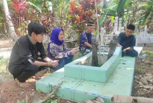 Ziarah Kubur, Tradisi yang Tak Terpisah dari Hari Lebaran - GenPI.co KALBAR