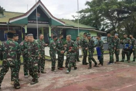 Jauh dari Keluarga, Satgas Pamtas Lebaran di Perbatasan Negara - GenPI.co KALBAR