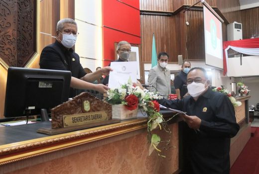 Lindungi Petani dan Peladang, Dua Raperda Disetujui Menjadi Perda - GenPI.co KALBAR