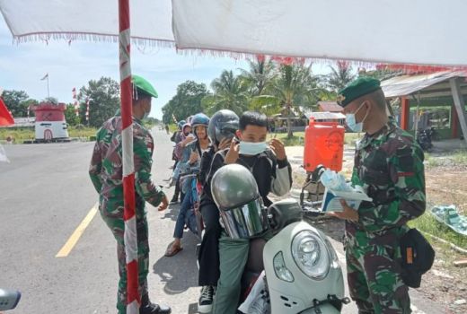Pengunjung Pantai Temajuk Dapat Pengamanan Satgas Pamtas - GenPI.co KALBAR