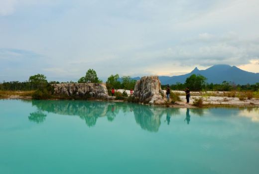 Danau Biru Singkawang, Spot Fotografi Hits di Medsos - GenPI.co KALBAR