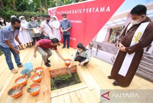Bangun Gua Maria, Karolin Ajak Umat dan Dewan Gotong Royong - GenPI.co KALBAR