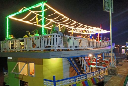 Skuter Digandrungi Pengunjung Waterfront Sungai Kapuas - GenPI.co KALBAR