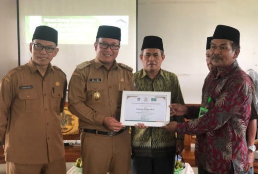 Dinilai Berjasa Besar bagi UNU Kalbar, Lasarus Diberi Penghargaan - GenPI.co KALBAR